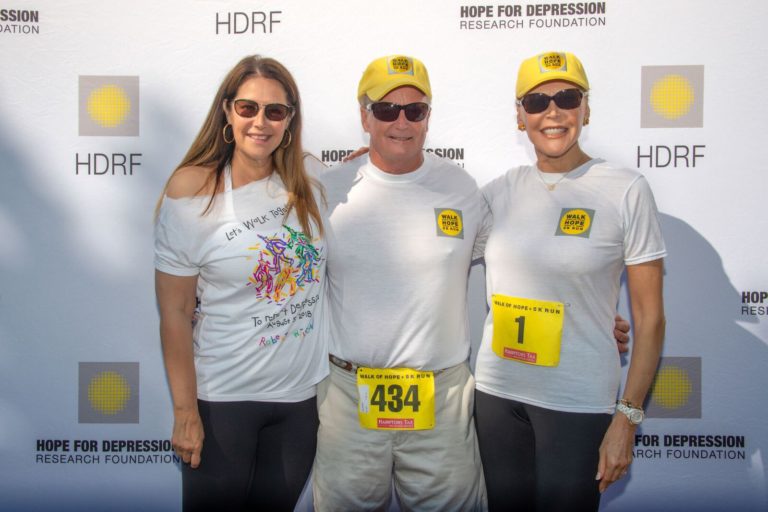 Lorraine Bracco Leads 500 Participants at Third Annual Walk of Hope + 5K Run to Defeat Depression