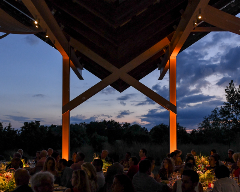 MORE THAN 600 GUESTS ATTEND PARRISH ART MUSEUM’S 2022 MIDSUMMER DANCE AND DINNER, JULY 8 & 9, HONORING RACQUEL CHEVREMONT & MICKALENE THOMAS, JASPER JOHNS, AND MIYOUNG LEE; DANCE FEATURED MUSIC BY OSCAR NÑ OF PAPI JUICE
